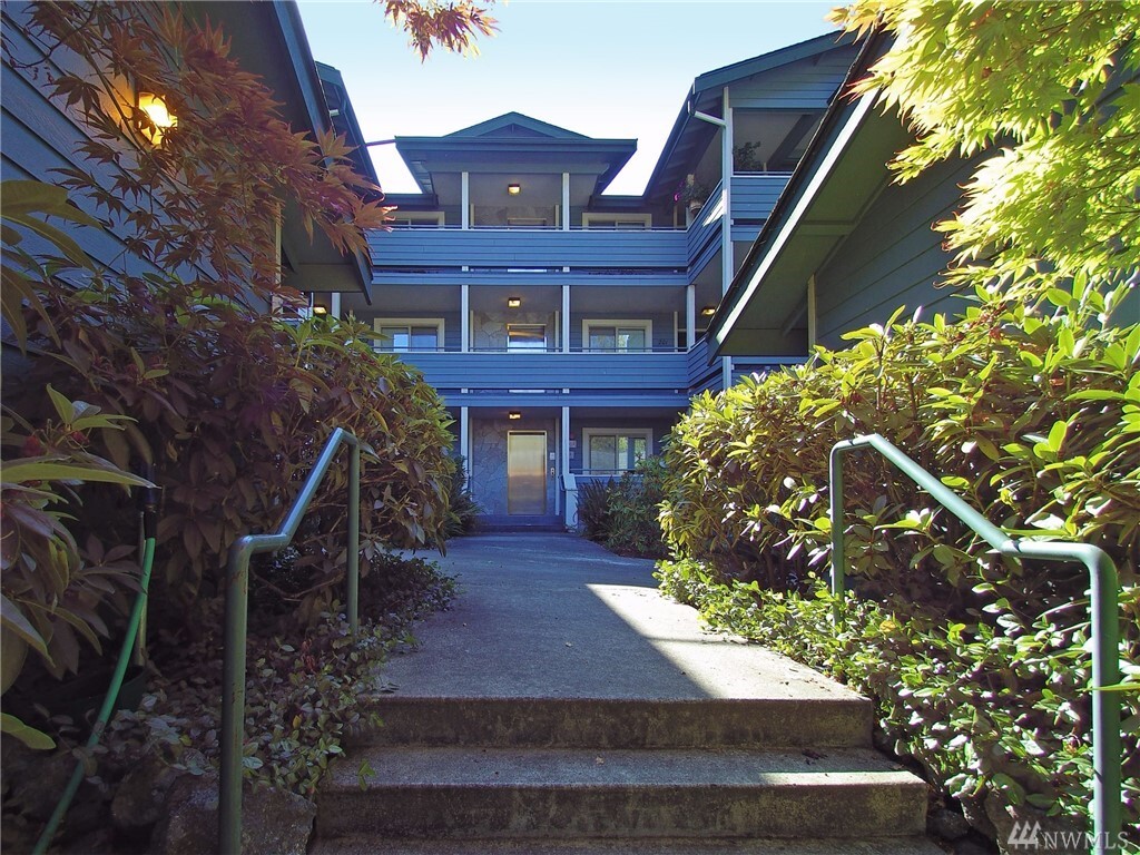 Property Photo: 710 Del Guzzi Drive 201 WA 98362