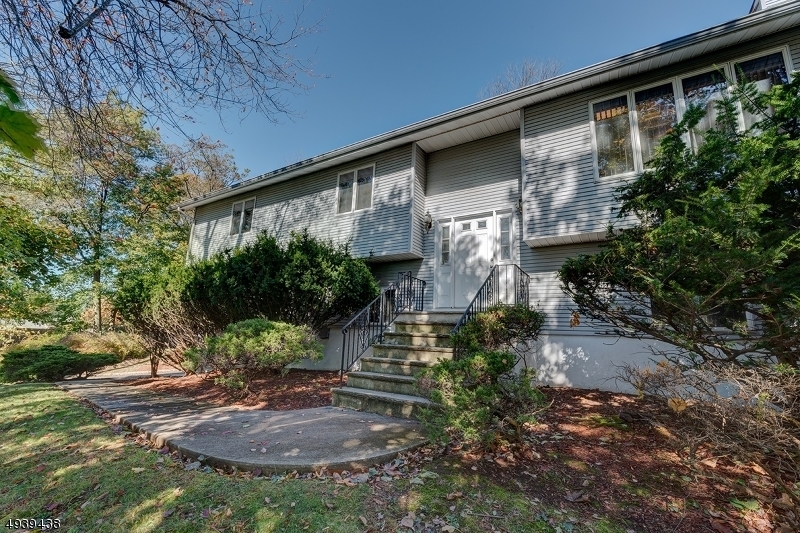 Property Photo:  613 Mt Pleasant Ave  NJ 07052 