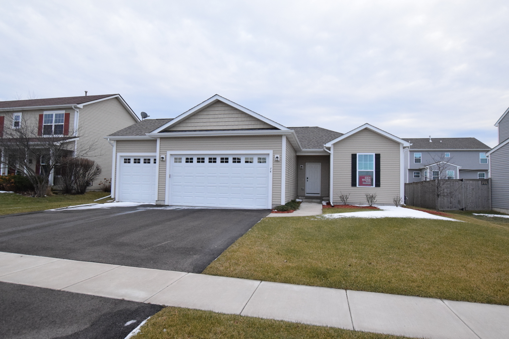 Property Photo: 74 West Crabapple Avenue IL 60112