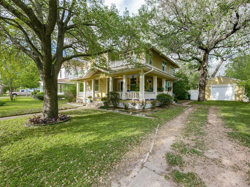 Property Photo:  606 N Dallas Street  TX 75119 