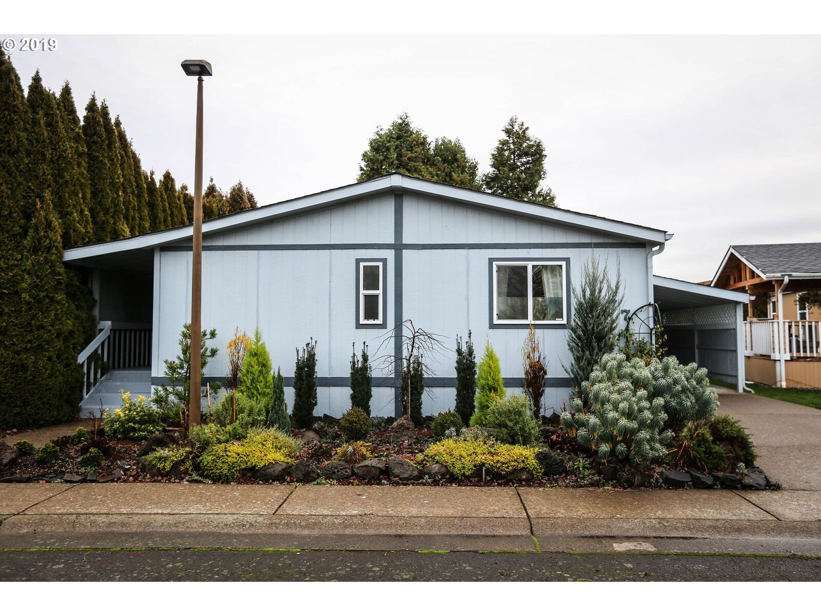 Property Photo: 1699 N Terry St Sp 77 OR 97402