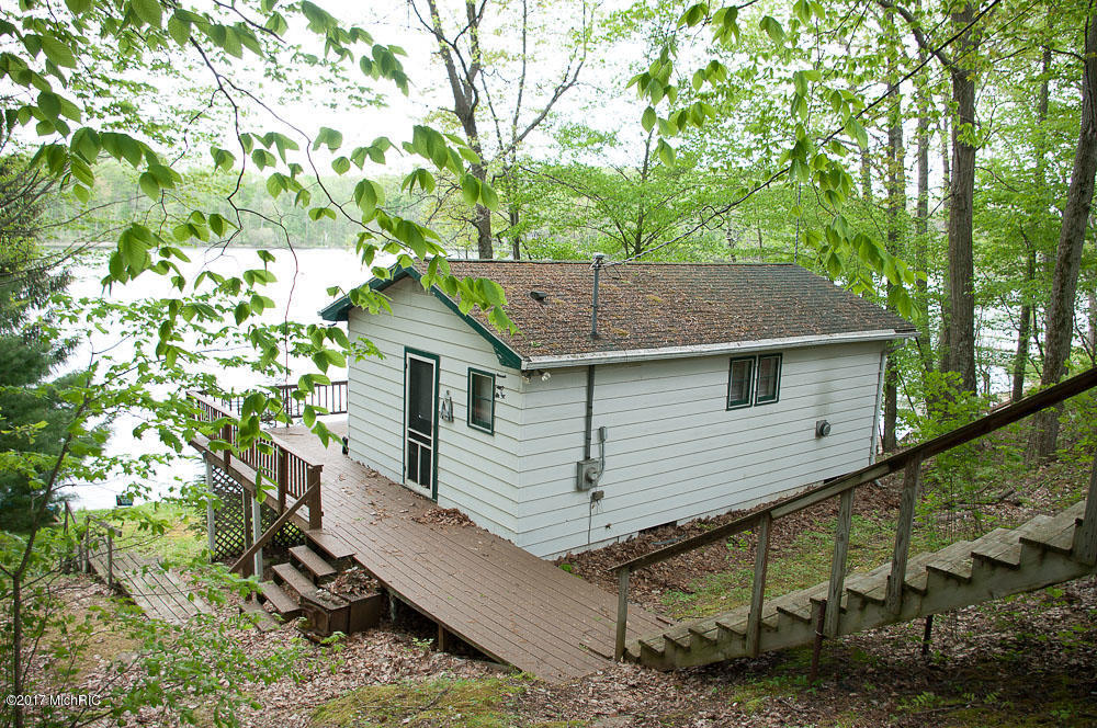 Property Photo:  6128 Keeney Drive  MI 48886 
