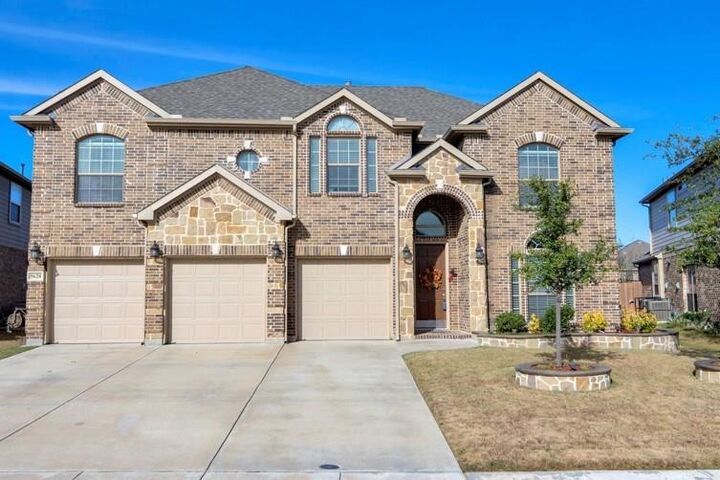 5628 Sleepy Creek Lane  Fort Worth TX 76179 photo