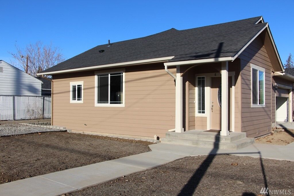 Property Photo:  830  Yakima  WA 98801 