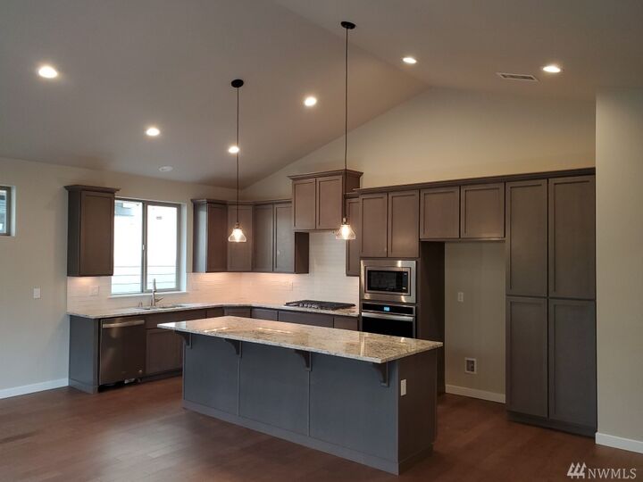 Property Photo: 725 Bailey Avenue WA 98290