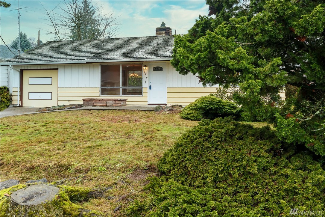 Property Photo:  6019 S 118th Place  WA 98178 