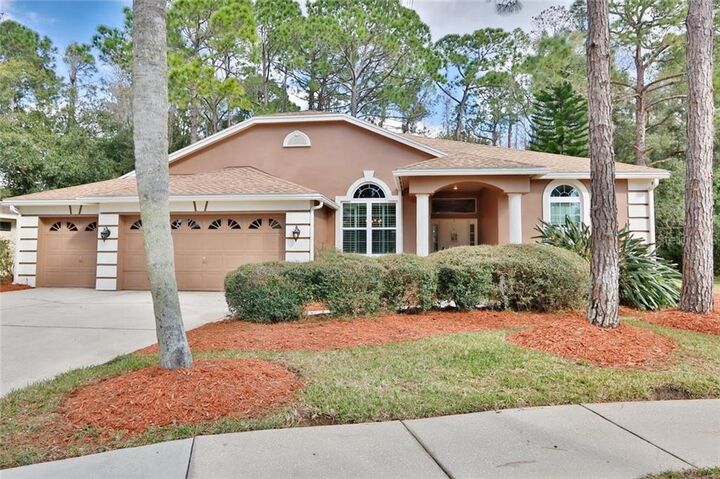 Property Photo: 1055 Hunters Place FL 34677