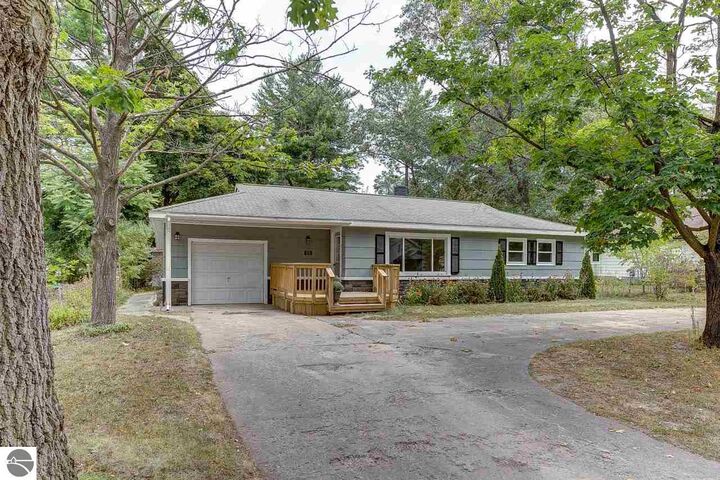 875 Indian Trail Boulevard  Traverse City MI 49686 photo