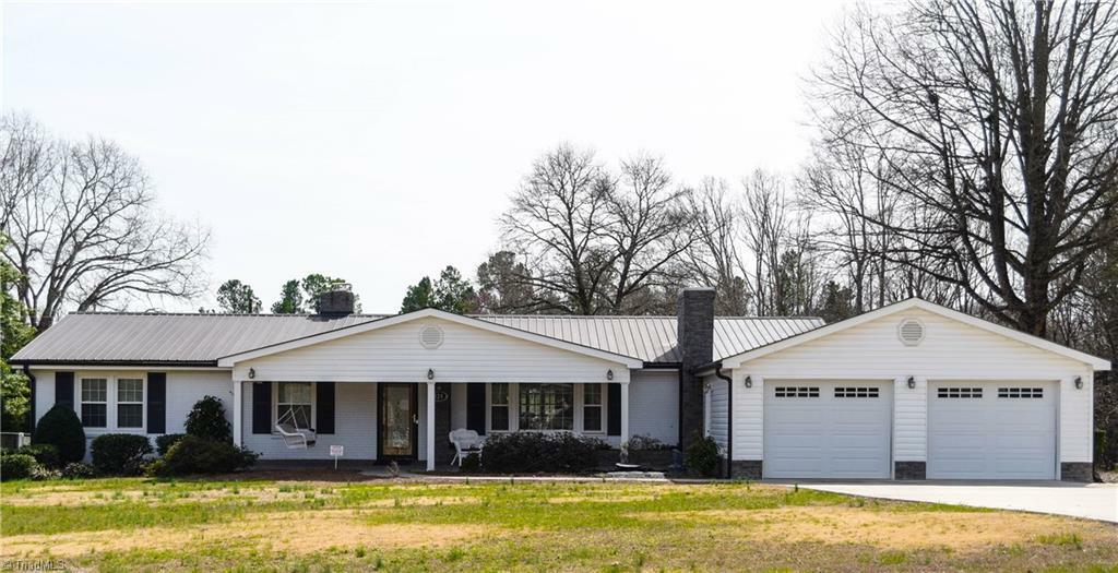 Property Photo:  124 Valleyview Drive  NC 27295 