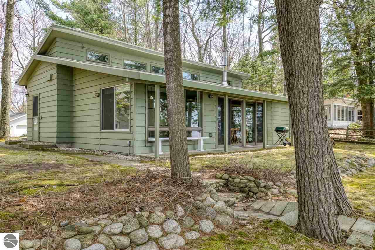 Property Photo:  5526 Lakeview Drive  MI 49643 