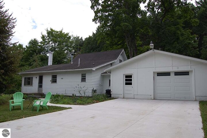 6094 E Duck Lake Road  Lake Leelanau MI 49653 photo