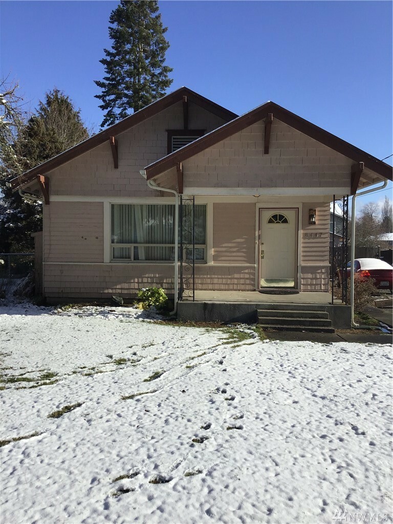 Property Photo:  8447 A St  WA 98444 