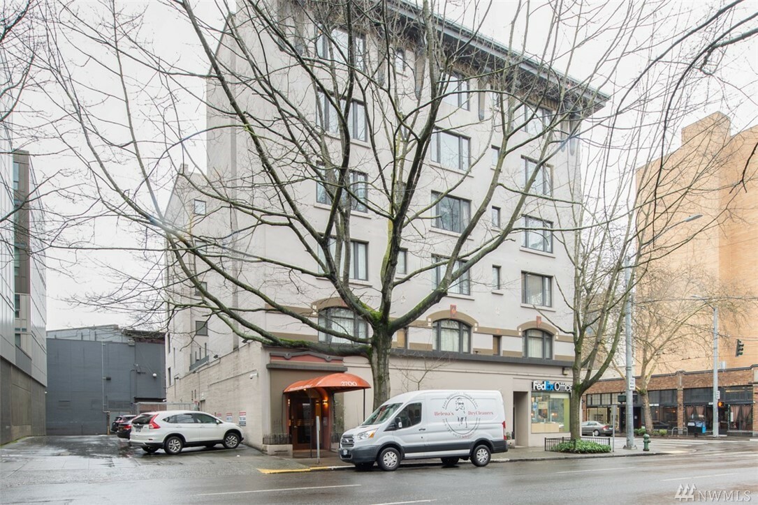 Property Photo: 2700 4th Ave 305 WA 98121