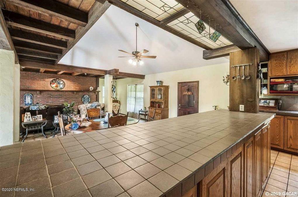 Property Photo: 11501 SE 21st Avenue FL 32640