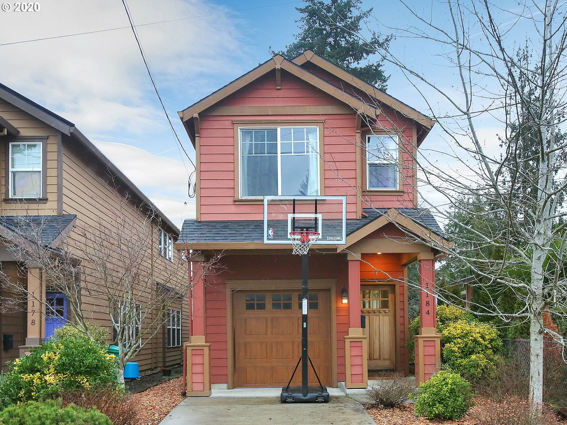 Property Photo:  1184 SE 86th Ave  OR 97216 