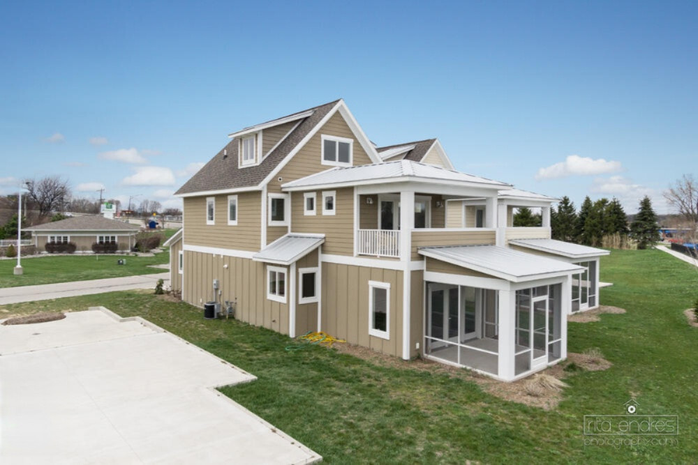 Property Photo: 920 W Savidge Street MI 49456