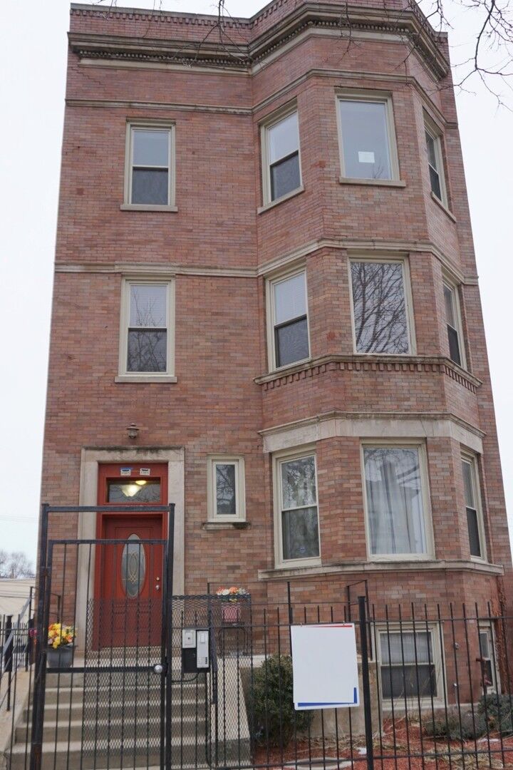 Property Photo: 4443 South Michigan Avenue 3 IL 60653