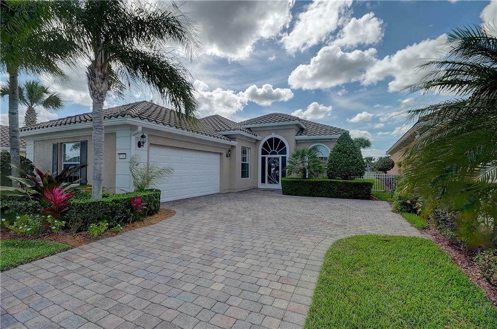 Property Photo:  5250 Eleuthra Circle  FL 32967 