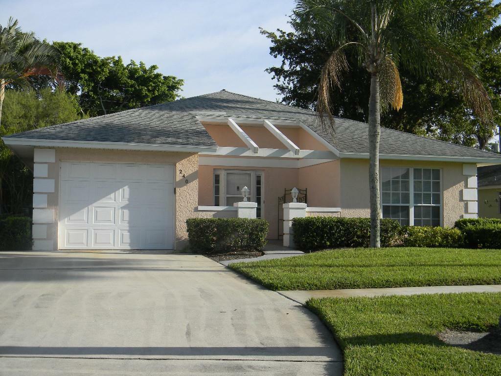 Property Photo:  240 N Grove Isle Circle  FL 32962 