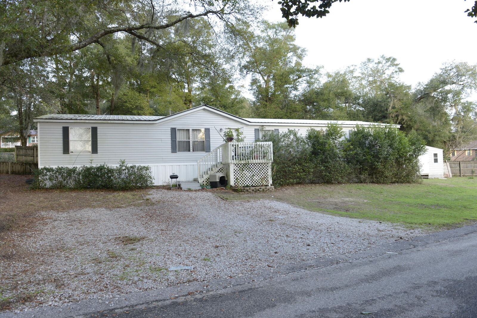 Property Photo:  207 Walton Avenue  FL 32578 