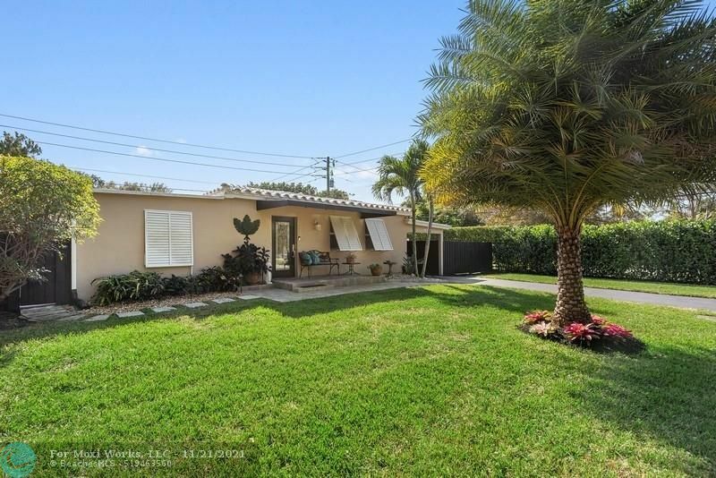 Property Photo:  940 SW 21st St  FL 33315 