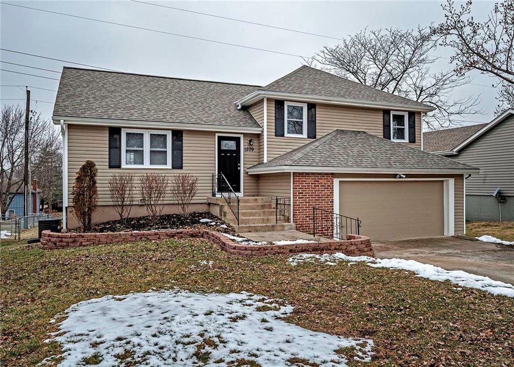 Property Photo:  1209 N Purdom Street  KS 66061 