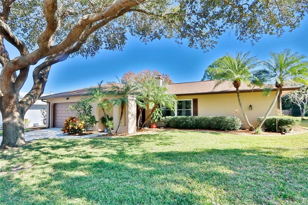 Property Photo: 2104 Swan Lane FL 34695