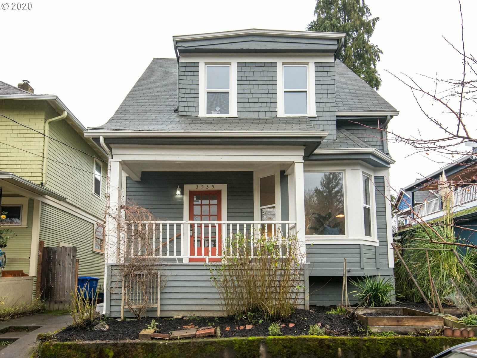 Property Photo:  3535 SE Salmon St  OR 97214 