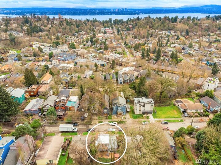 Property Photo: 411 25th Avenue E WA 98112