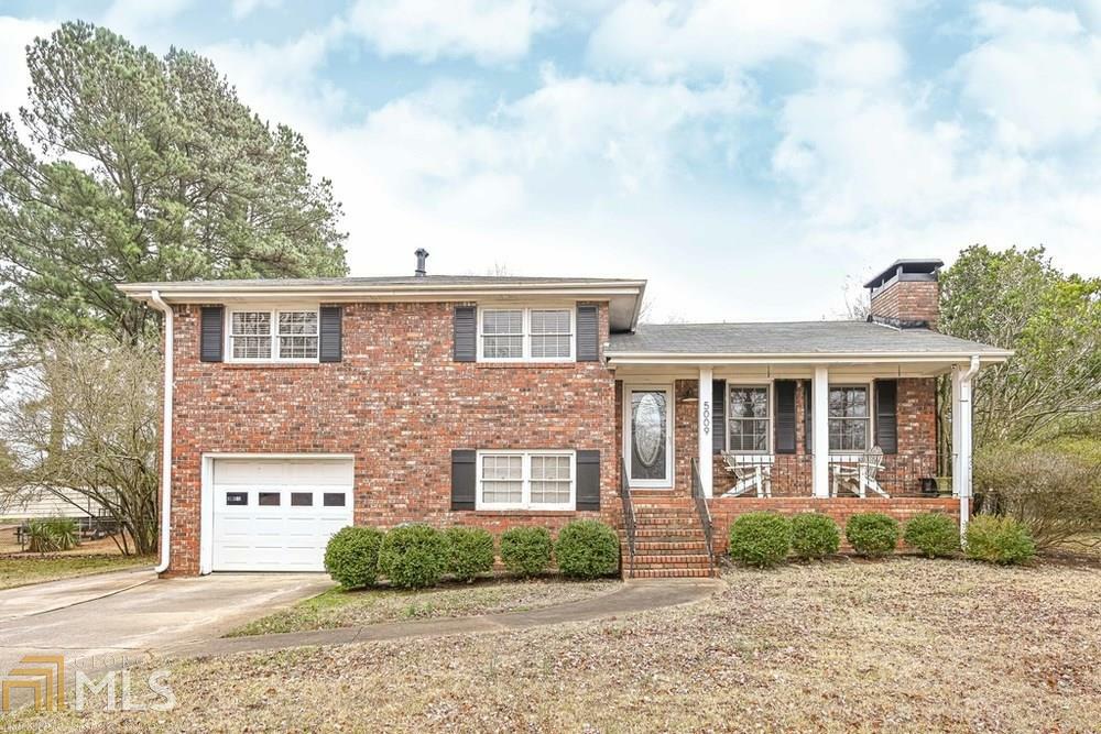 Property Photo: 5009 Ailene Dr GA 30135