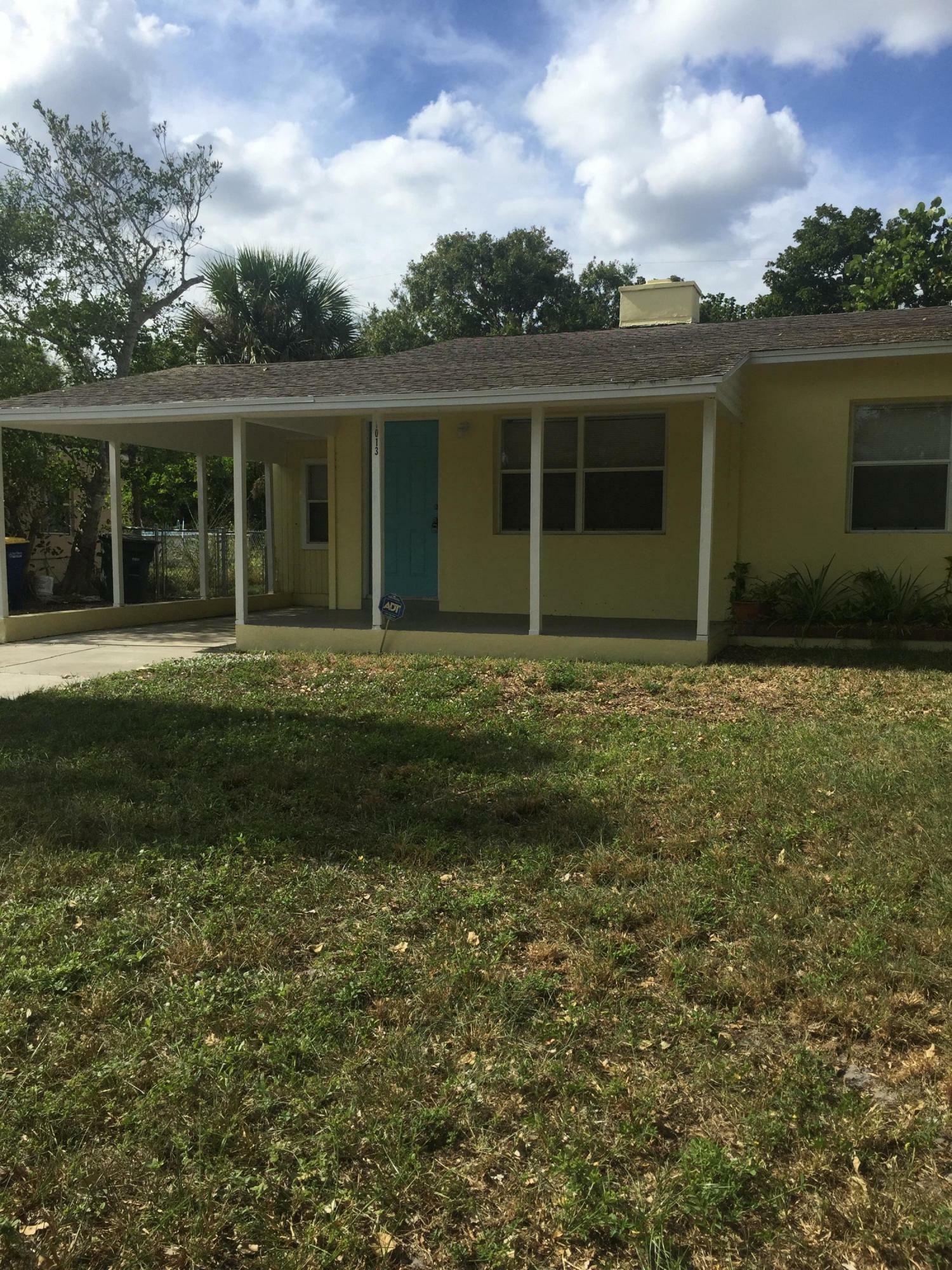 Property Photo: 1013 Mayflower Road FL 34950