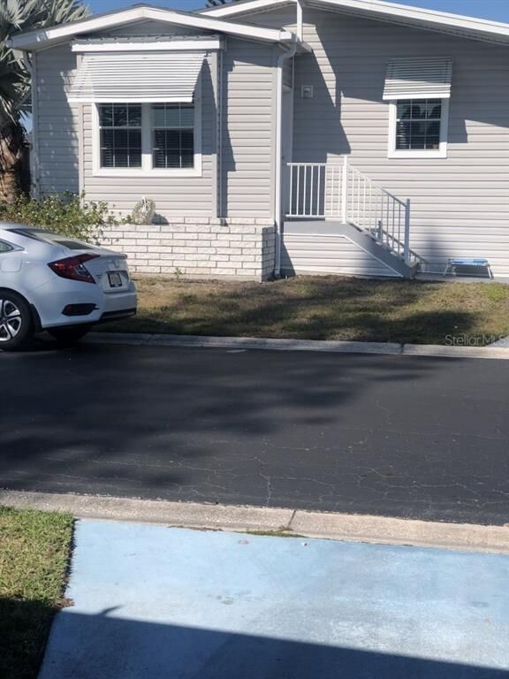 Property Photo: 12 Cherry Avenue FL 34207