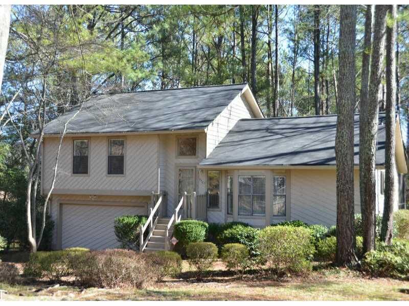 Property Photo:  9705 Pine Thicket Way   30075 