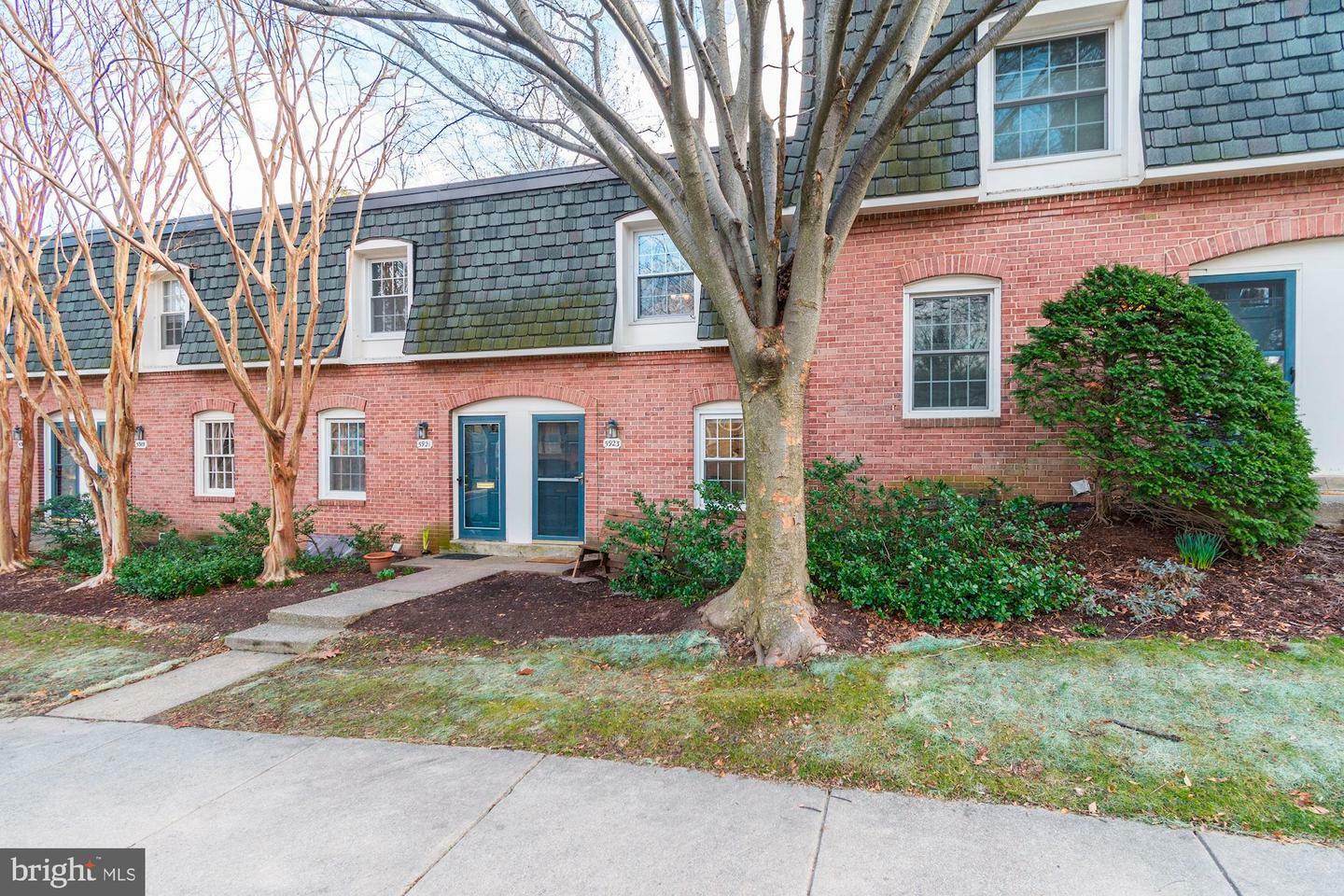 Property Photo: 5923 Noblestown Road 47 VA 22152