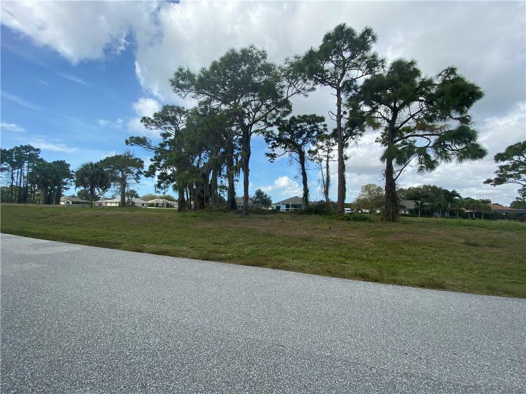 Property Photo:  7 Medalist Circle  FL 33947 