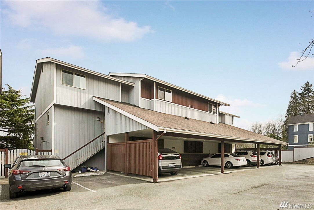 Property Photo:  3911 Wetmore Ave B1  WA 98201 