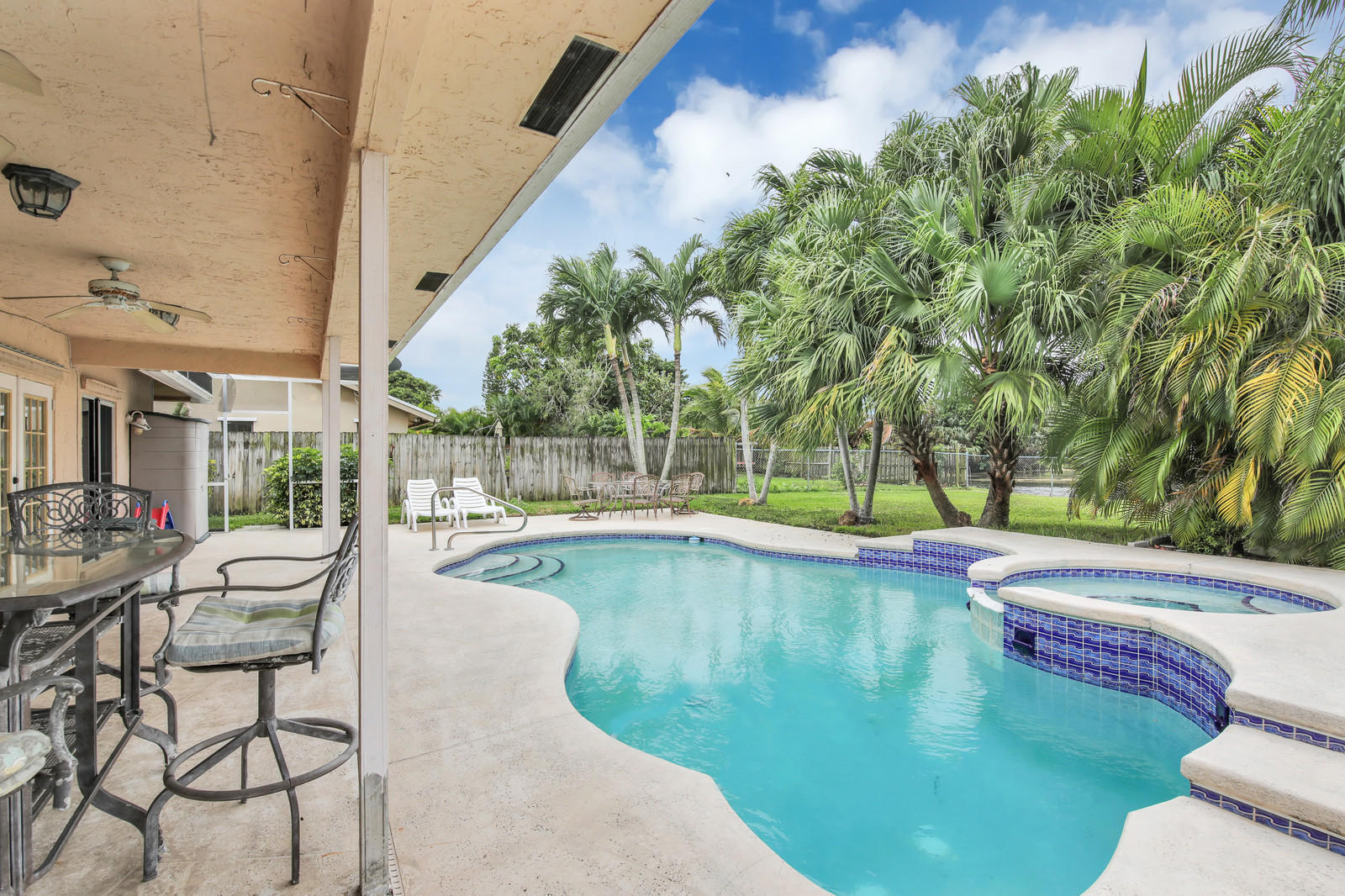 Property Photo:  367 Sandpiper Avenue  FL 33411 