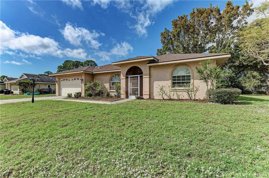 Property Photo:  6616 Kimlinda Lane  FL 34243 