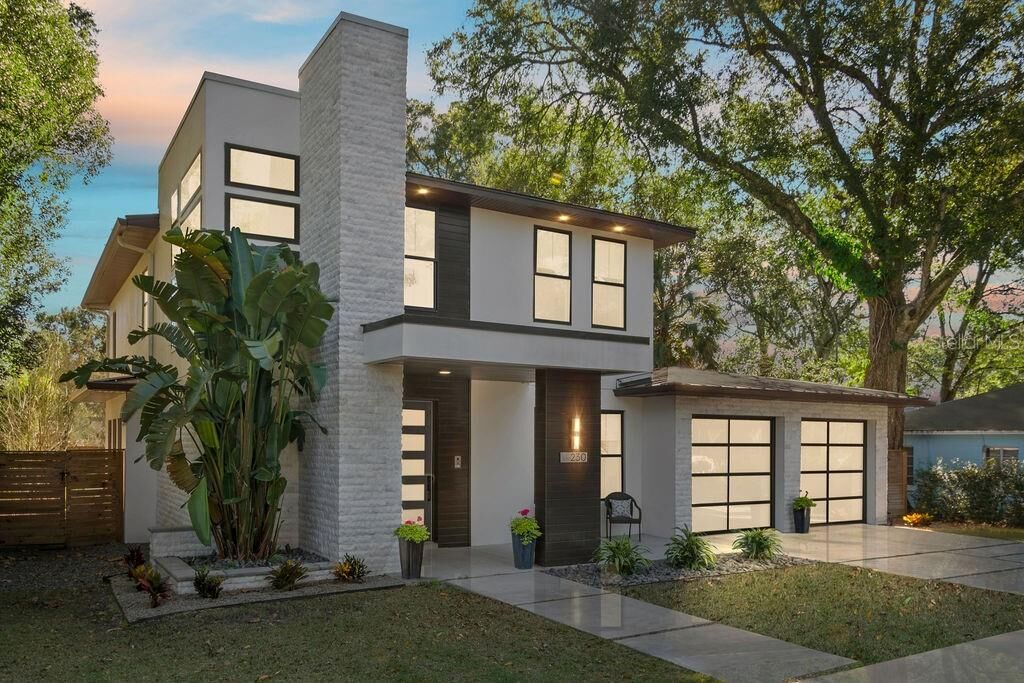 Property Photo: 230 E Rockwood Way FL 32789
