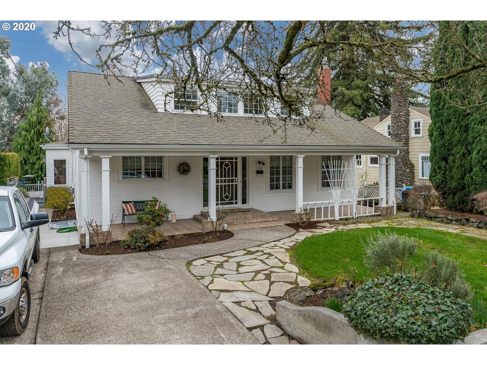 Property Photo:  6112 SE 17th Ave  OR 97202 