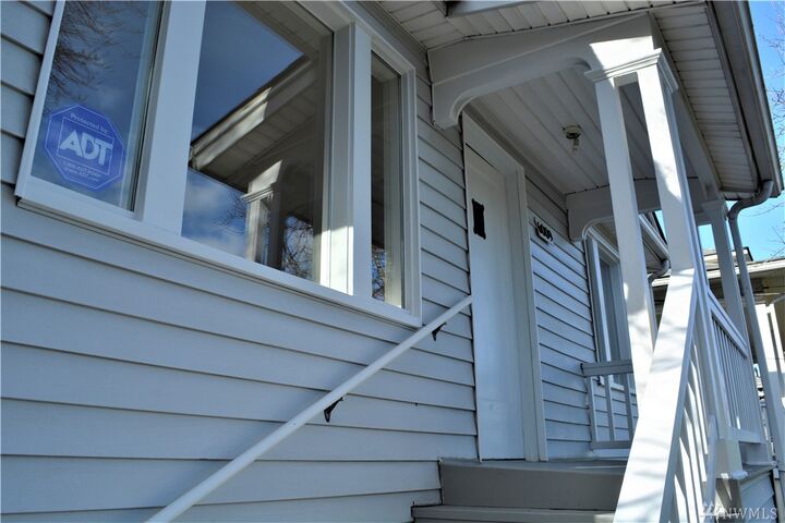 Property Photo:  6009 6th Ave NE  WA 98115 