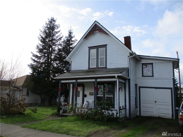 Property Photo:  807 E St  WA 98531 