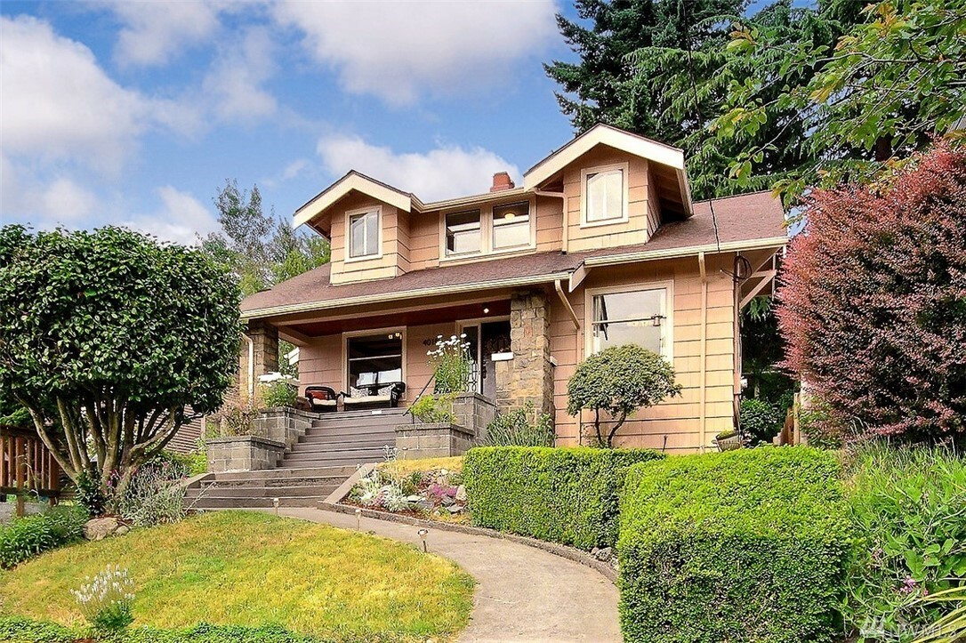 Property Photo: 4015 1st Ave NE WA 98105