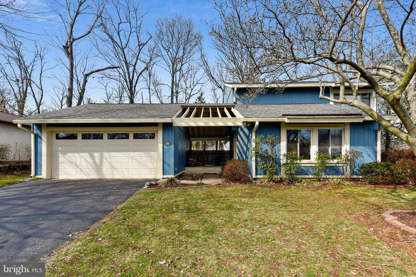 Property Photo:  126 Hillsdale Drive  VA 20164 