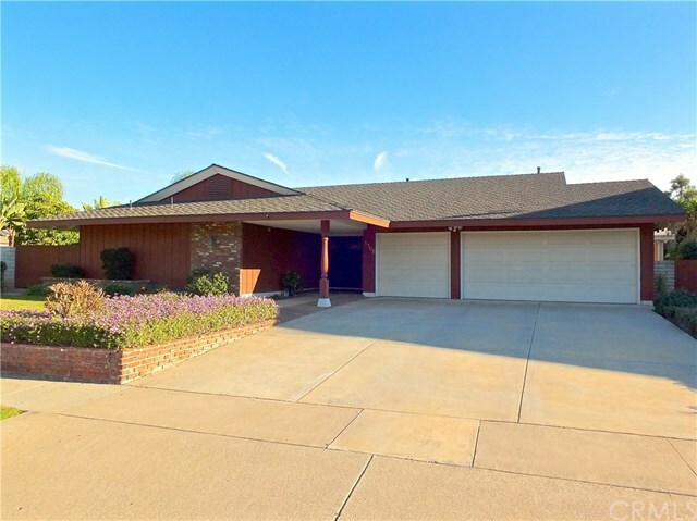 Property Photo: 1708 Yermo Place CA 92833