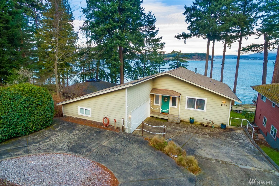 Property Photo: 1170 Beach Ave WA 98262