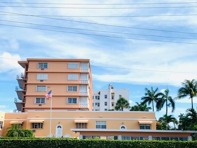 Property Photo:  101 S Golfview Road 1  FL 33460