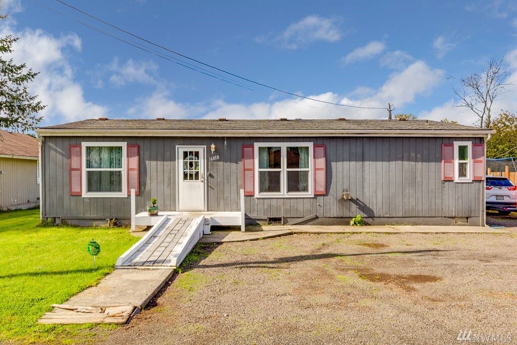 Property Photo:  16010  355th Drive NE  WA 98294 