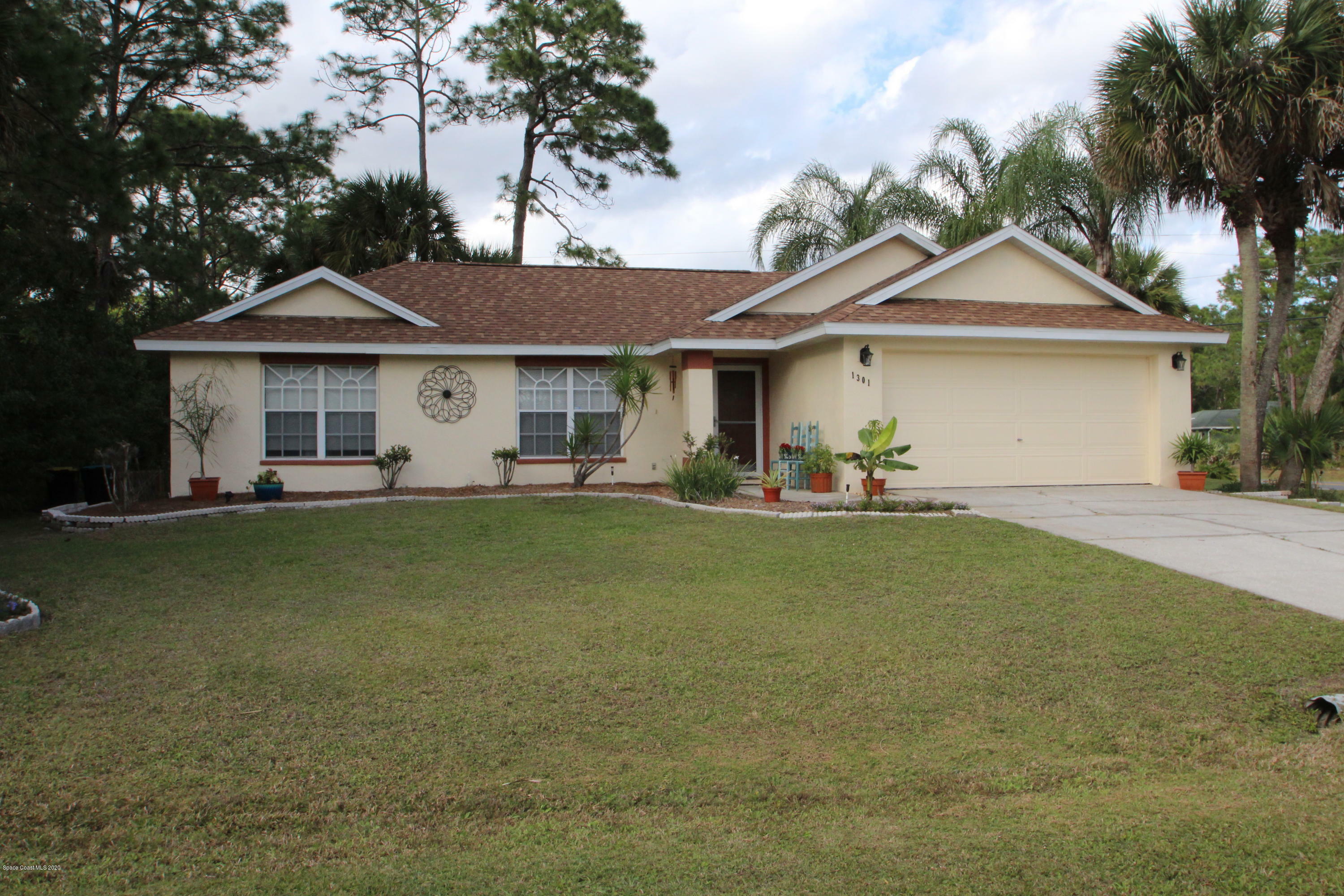 Property Photo:  1301 Seabreeze Street SW  FL 32908 