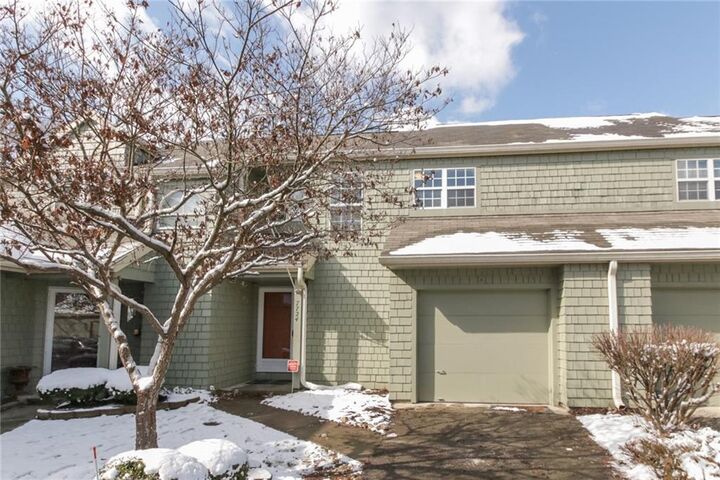 7724 Harbour Isle 65  Indianapolis IN 46240 photo